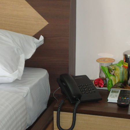 Hotel Raj Comforts -Golf View Bangalore Luaran gambar