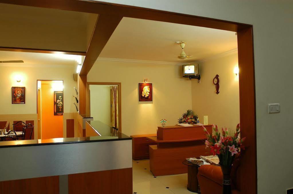 Hotel Raj Comforts -Golf View Bangalore Luaran gambar