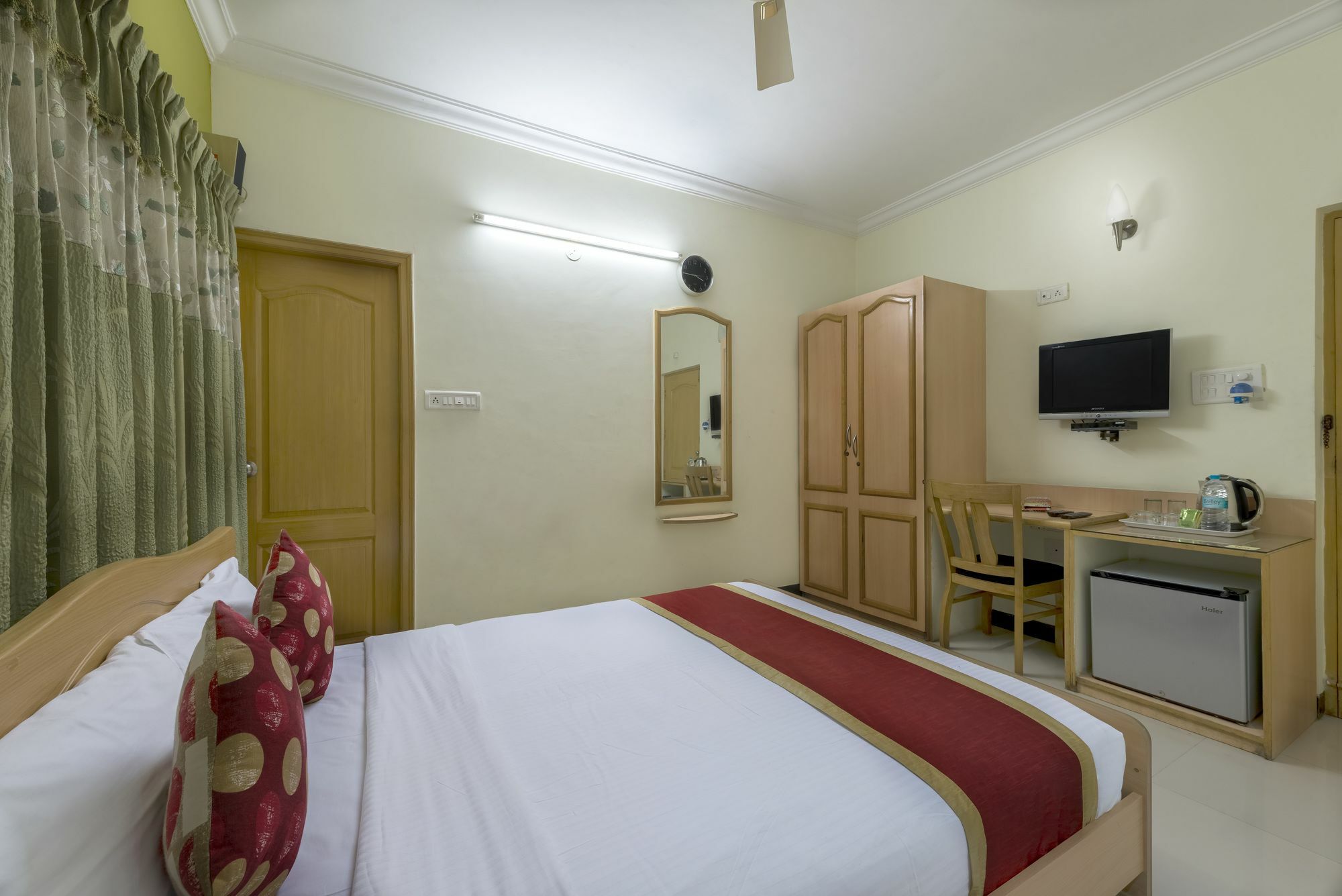 Hotel Raj Comforts -Golf View Bangalore Luaran gambar
